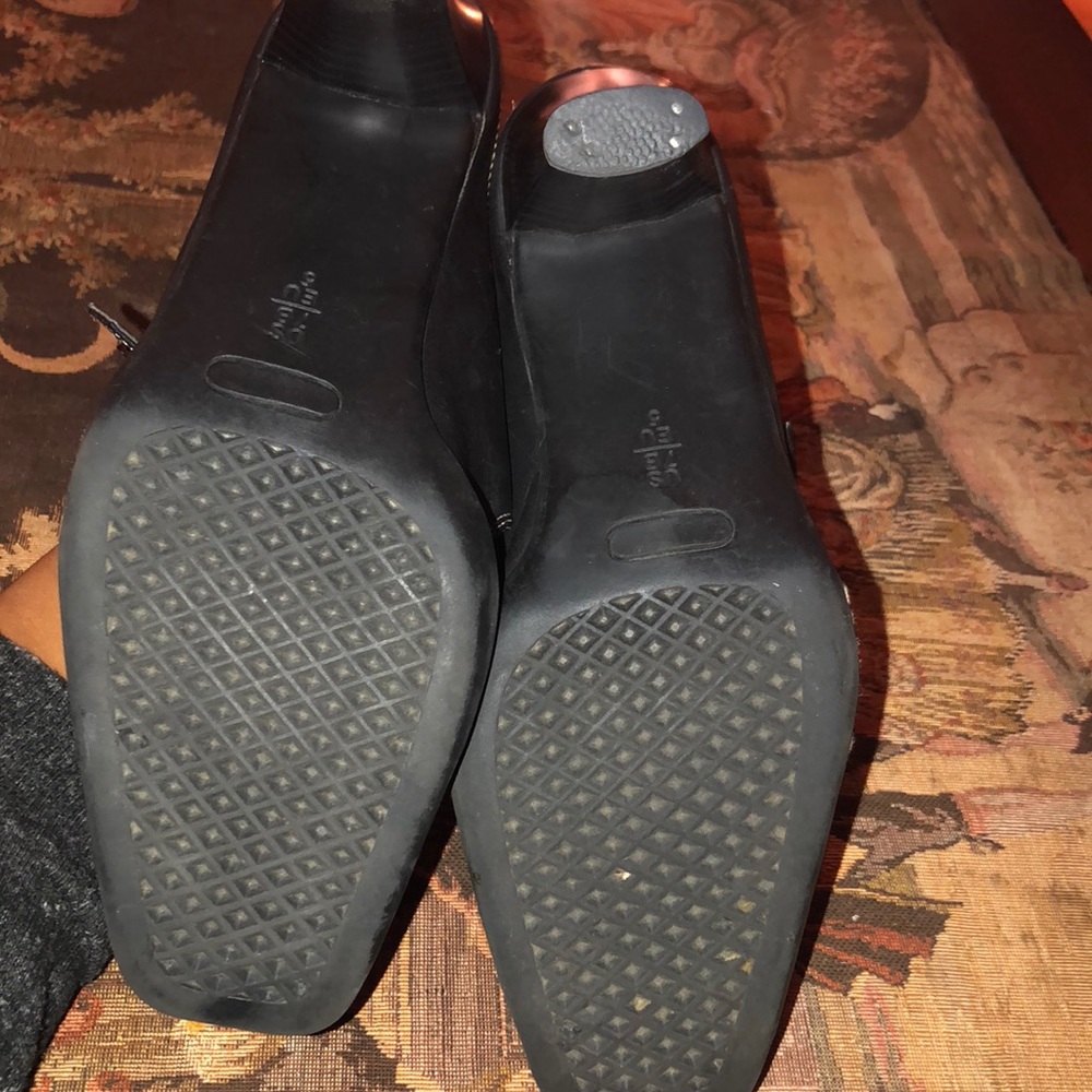 Black heels - Picture 2 of 2